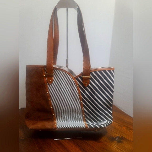 Vaan & CO. Hobo style Handbag excellent condition - Picture 1 of 8